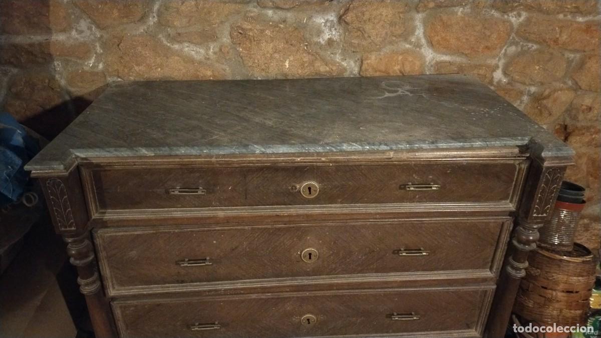 Antig&uuml;edades: C&oacute;moda antigua de madera - Foto 1