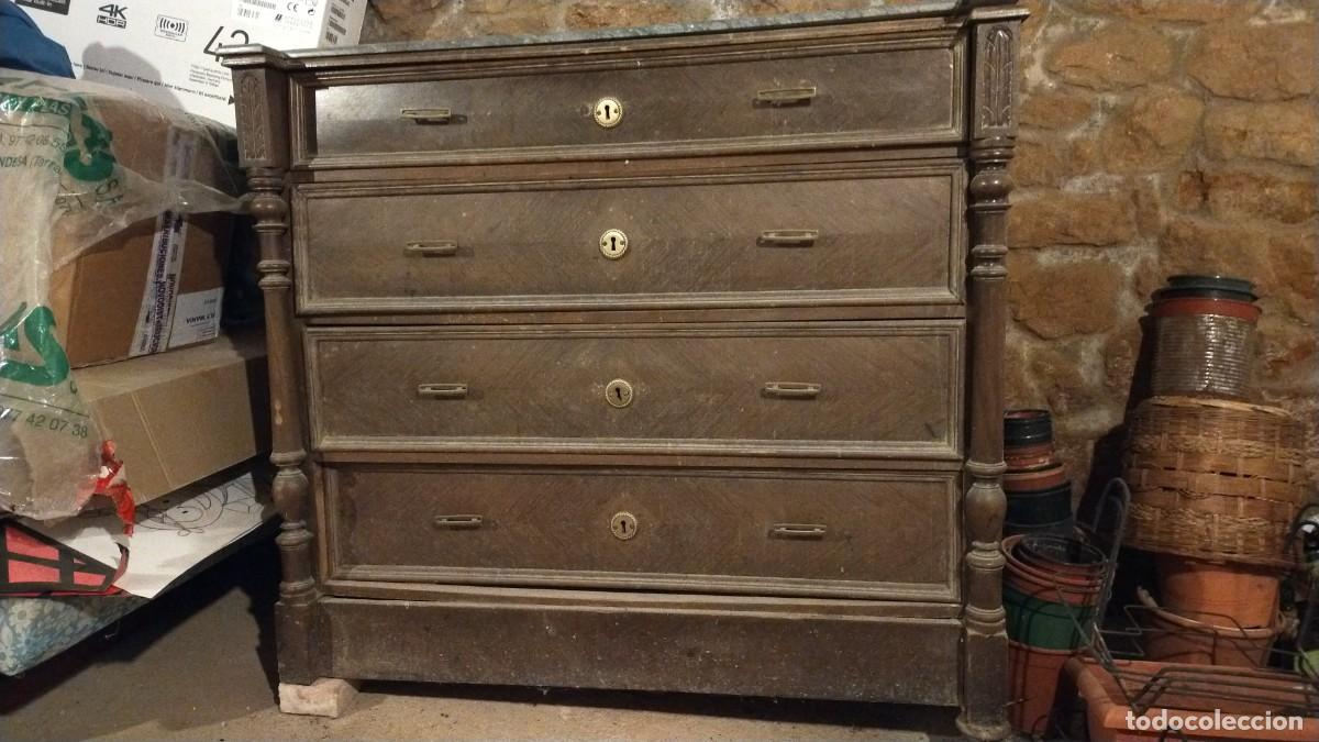 Antig&uuml;edades: C&oacute;moda antigua de madera - Foto 3