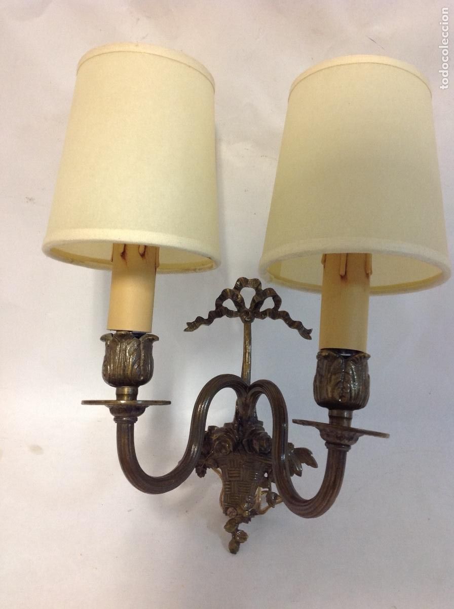 Antig&uuml;edades: Aplique de bronce de dos luces - Foto 1