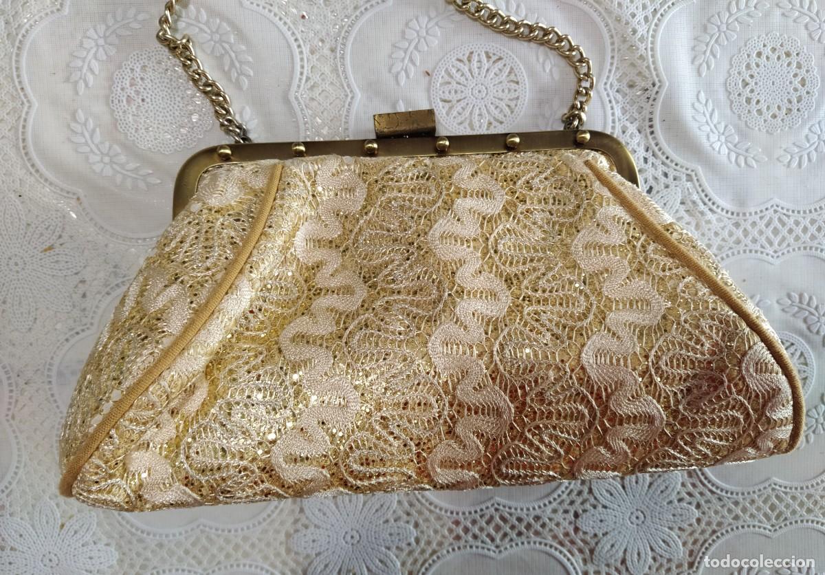 Antig&uuml;edades: Bolso vintage dorado - Foto 3
