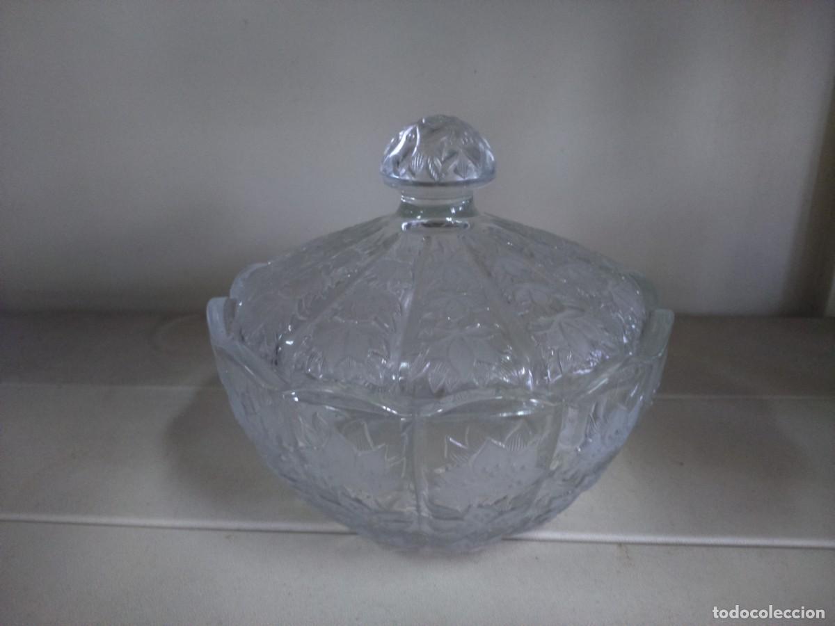Antig&uuml;edades: BOMBONERA DE CRISTAL TALLADO - Foto 1