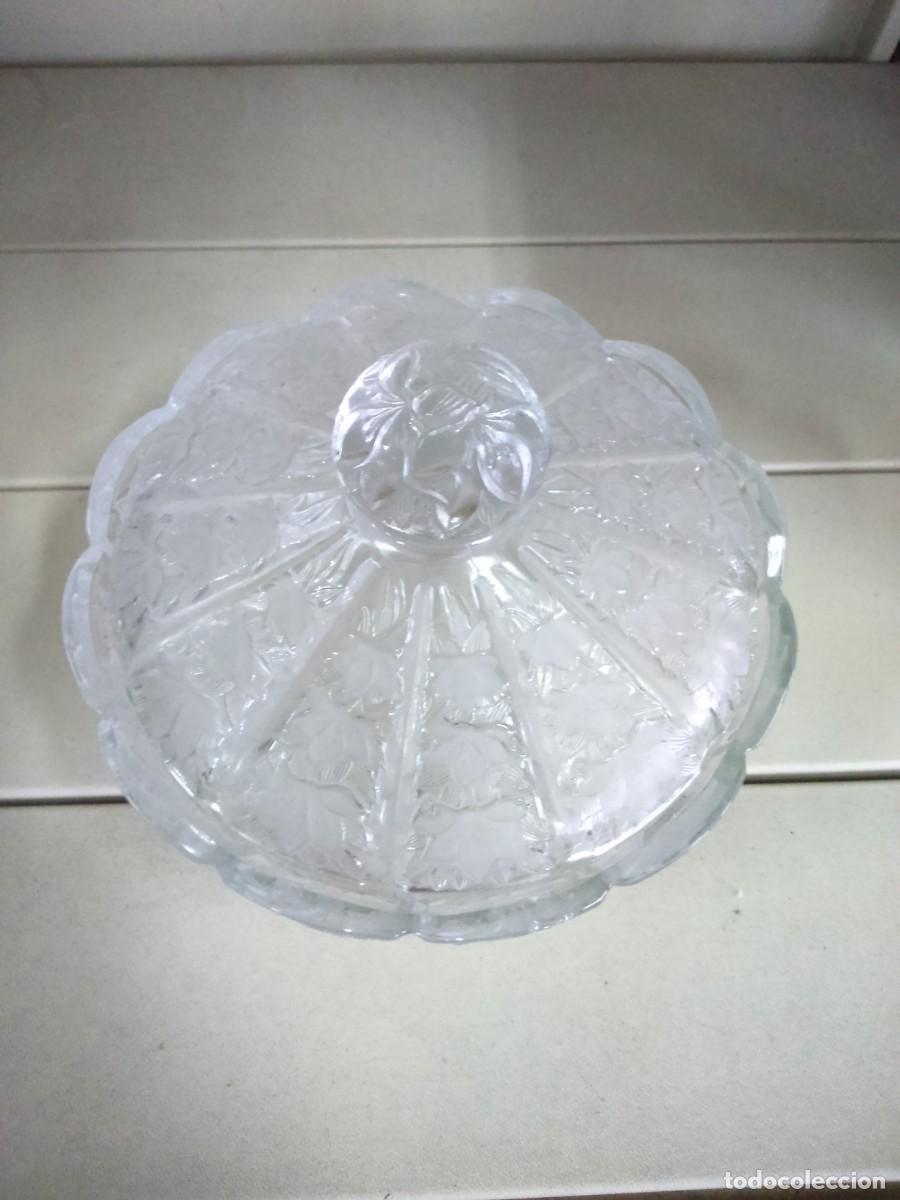 Antig&uuml;edades: BOMBONERA DE CRISTAL TALLADO - Foto 2