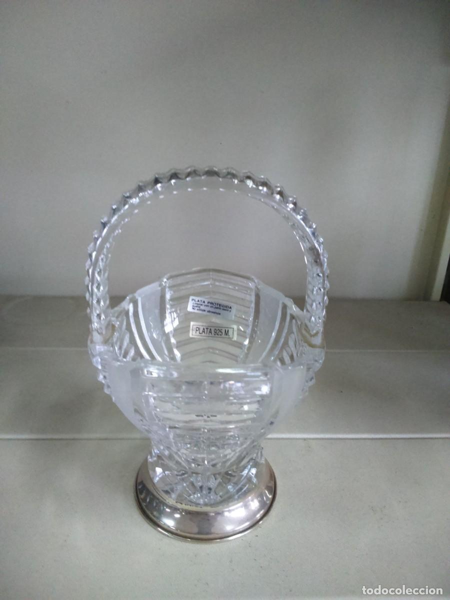 Antig&uuml;edades: CESTA DE CRISTAL TALLADO CON BASE EN PLATA - Foto 1
