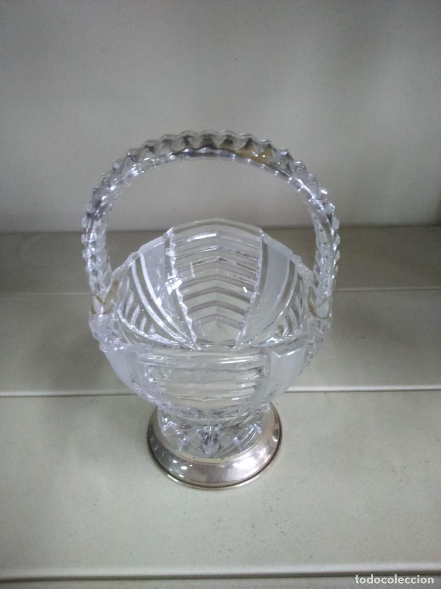Antig&uuml;edades: CESTA DE CRISTAL TALLADO CON BASE EN PLATA - Foto 3