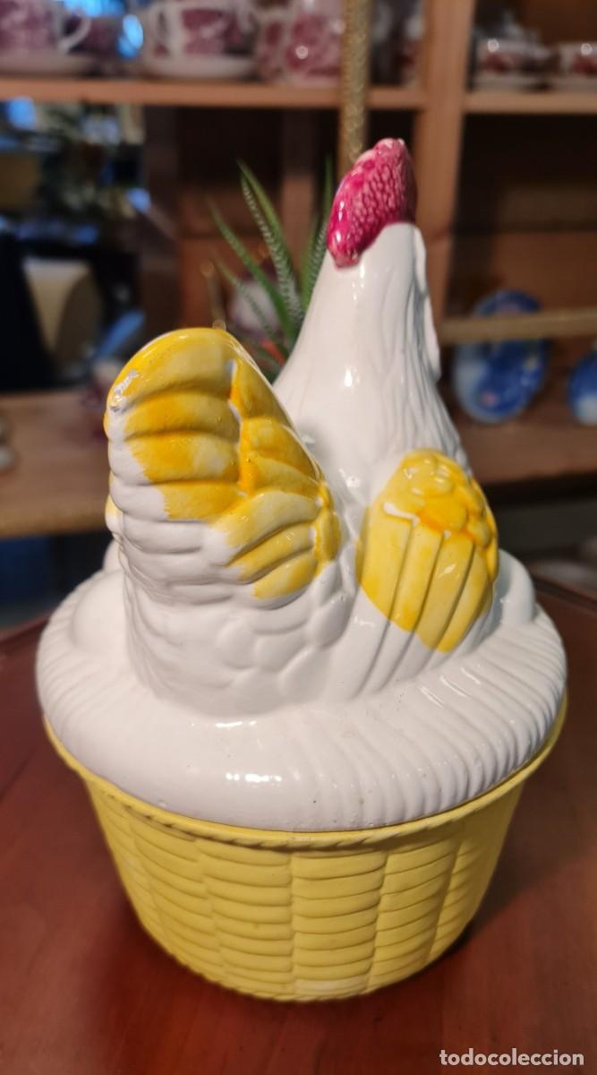 Antig&uuml;edades: Gallina huevera de loza - Foto 4