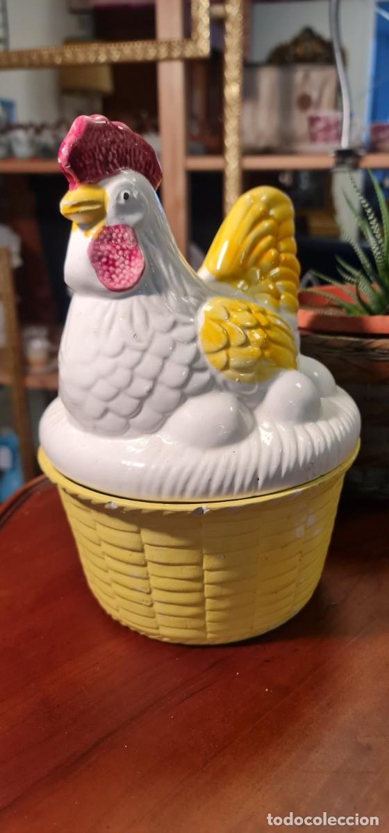 Antig&uuml;edades: Gallina huevera de loza - Foto 6