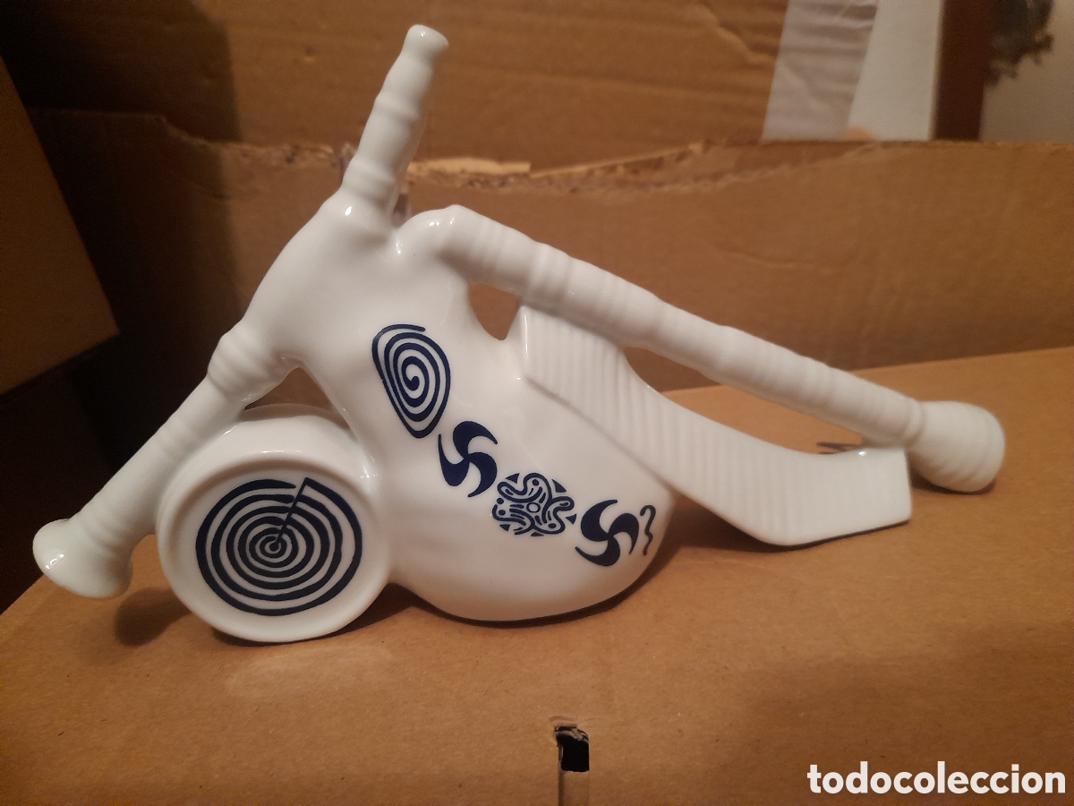Antig&uuml;edades: Bonita gaita de porcelana de Galicia, mide 22x12 cm