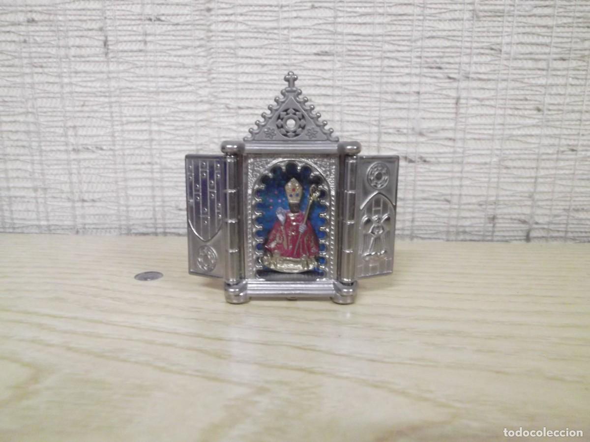 Antig&uuml;edades: Peque&ntilde;a capilla triptica de metal con Papa. - Foto 1