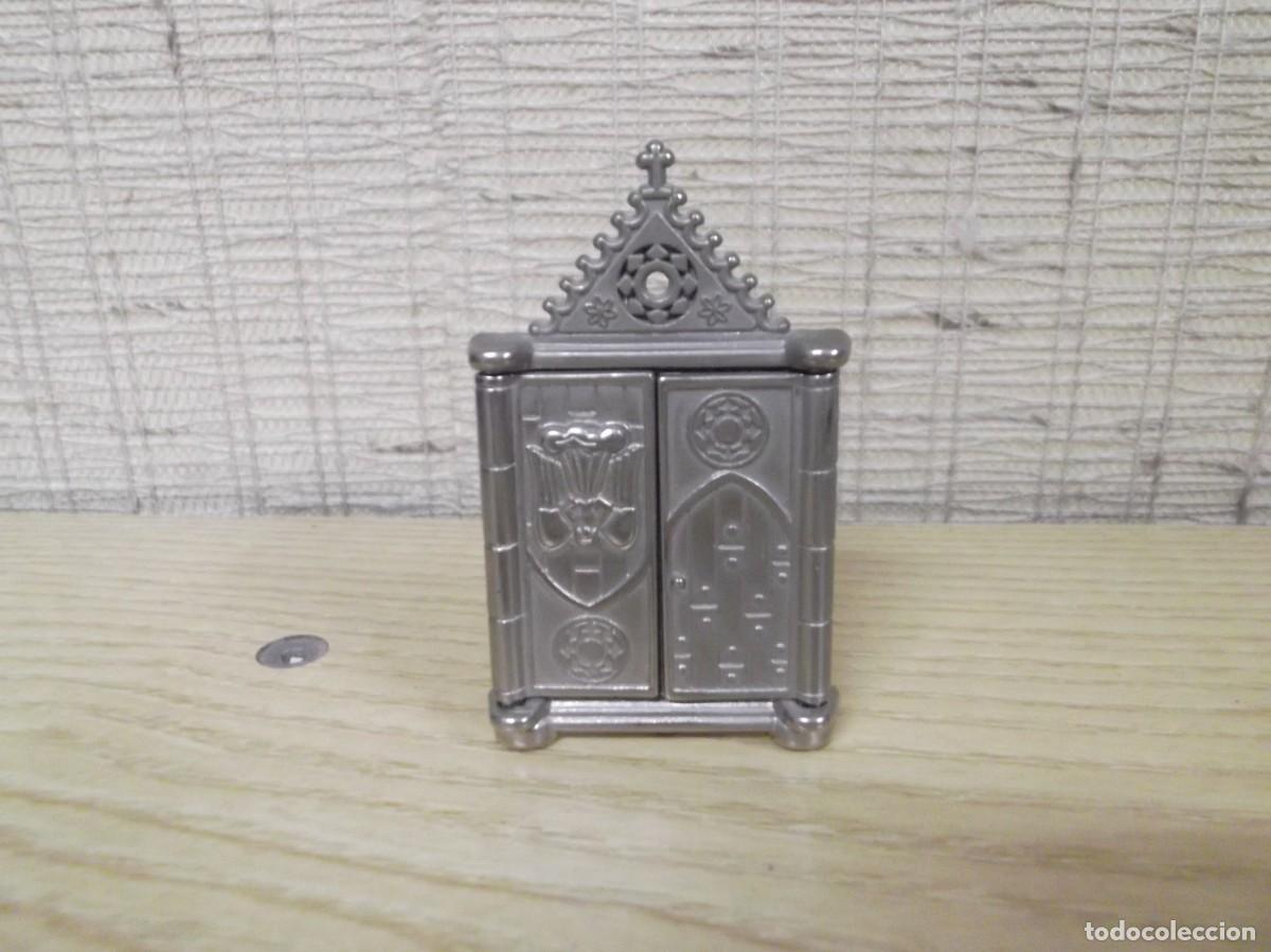 Antig&uuml;edades: Peque&ntilde;a capilla triptica de metal con Papa. - Foto 2