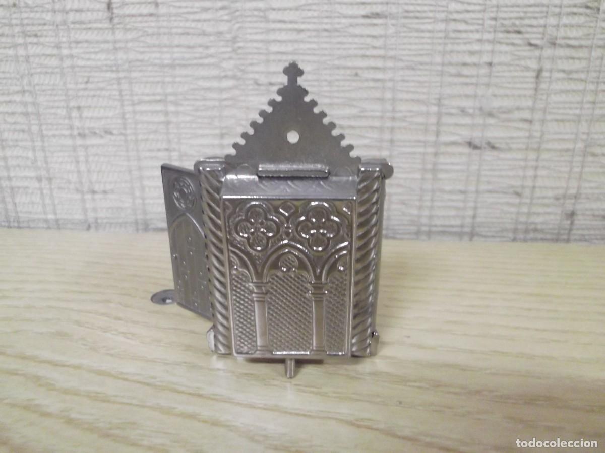 Antig&uuml;edades: Peque&ntilde;a capilla triptica de metal con Papa. - Foto 3