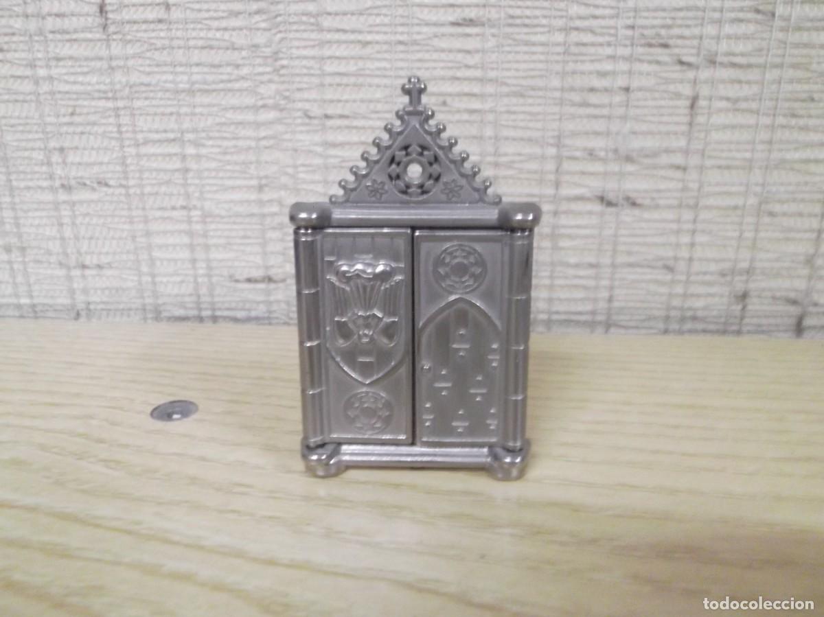 Antig&uuml;edades: Peque&ntilde;a capilla triptica de metal con Papa. - Foto 5