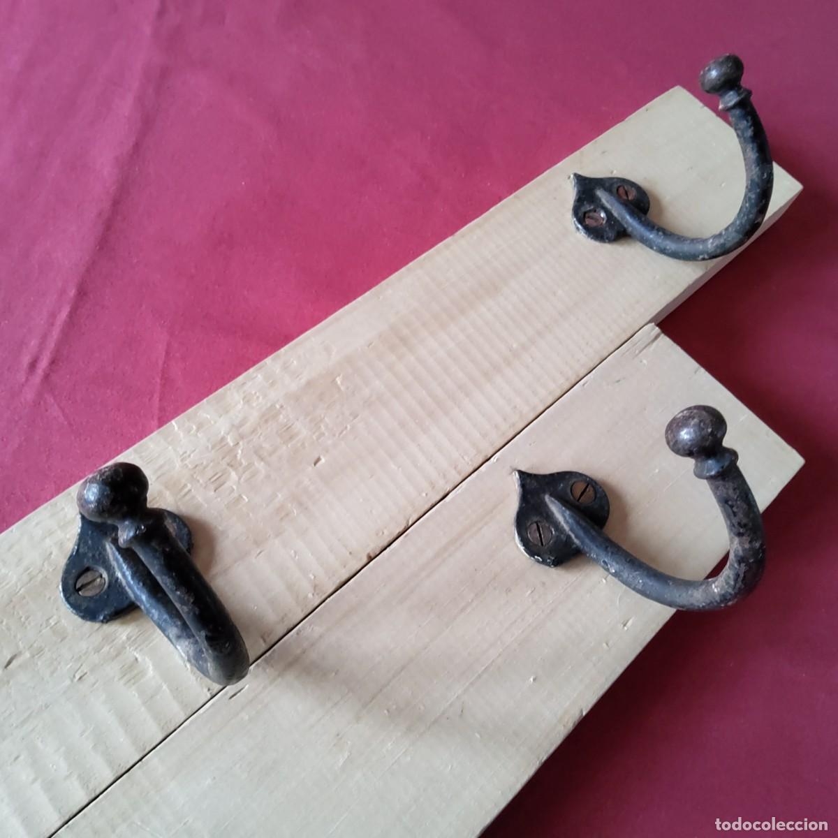 Antig&uuml;edades: 2 PERCHAS ANTIGUAS DE MADERA Y HIERRO - Foto 7