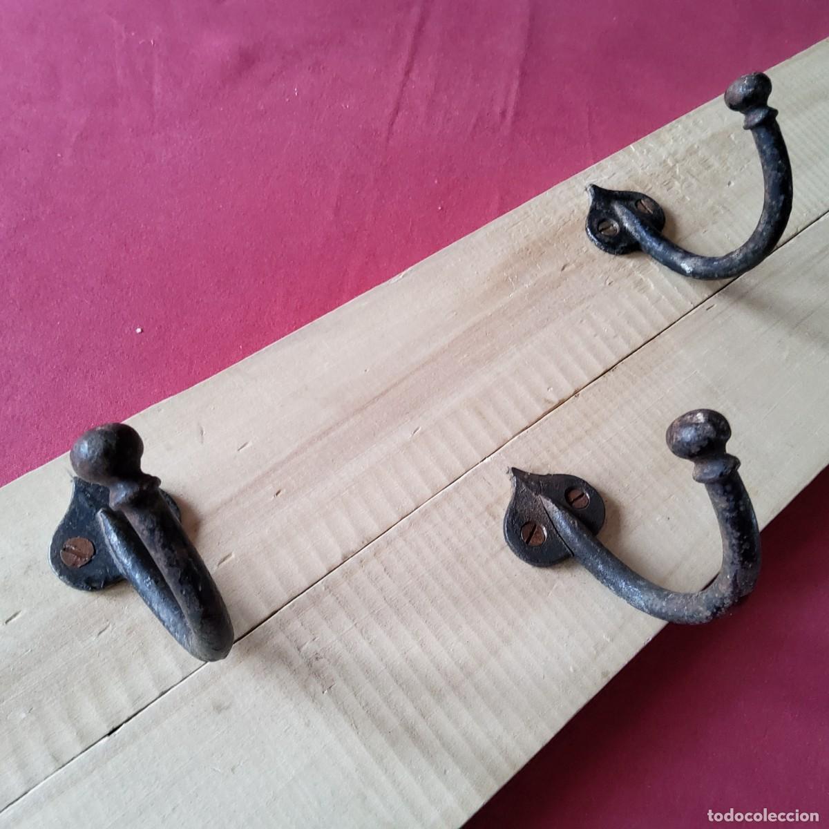 Antig&uuml;edades: 2 PERCHAS ANTIGUAS DE MADERA Y HIERRO - Foto 8