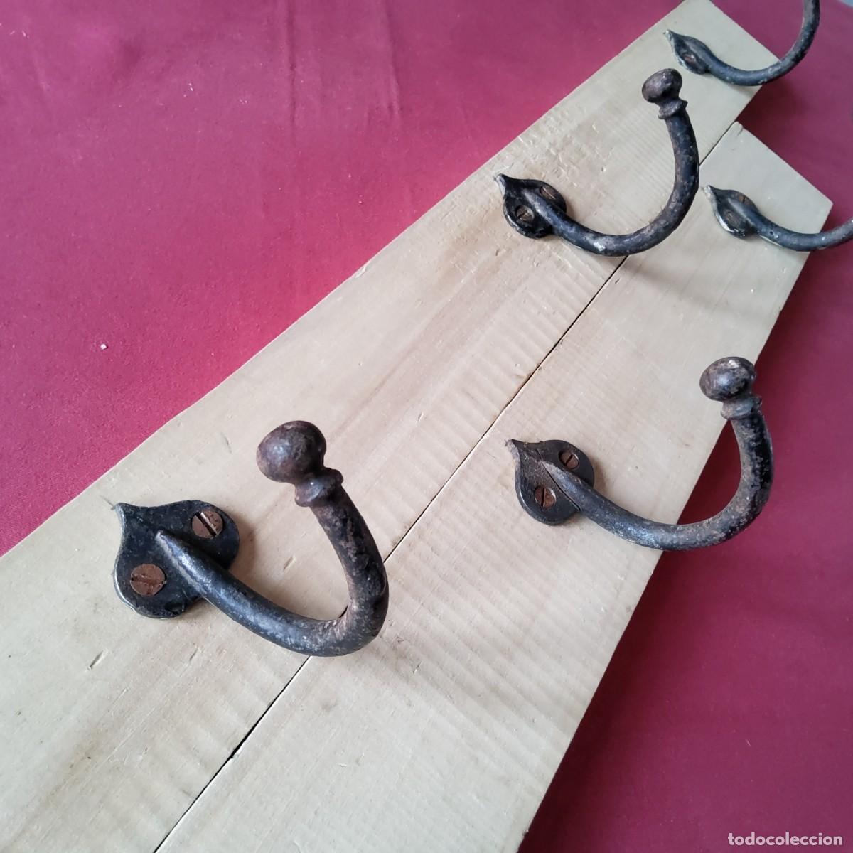 Antig&uuml;edades: 2 PERCHAS ANTIGUAS DE MADERA Y HIERRO - Foto 9