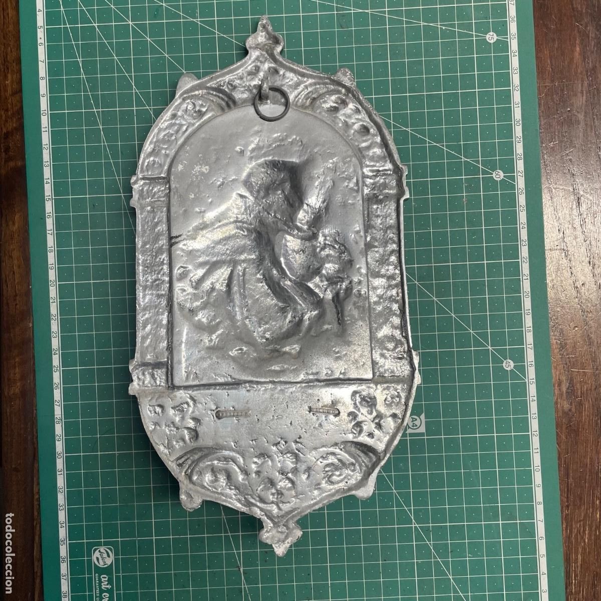Antig&uuml;edades: Benditera de esta&ntilde;o de 30x15cm - Foto 3