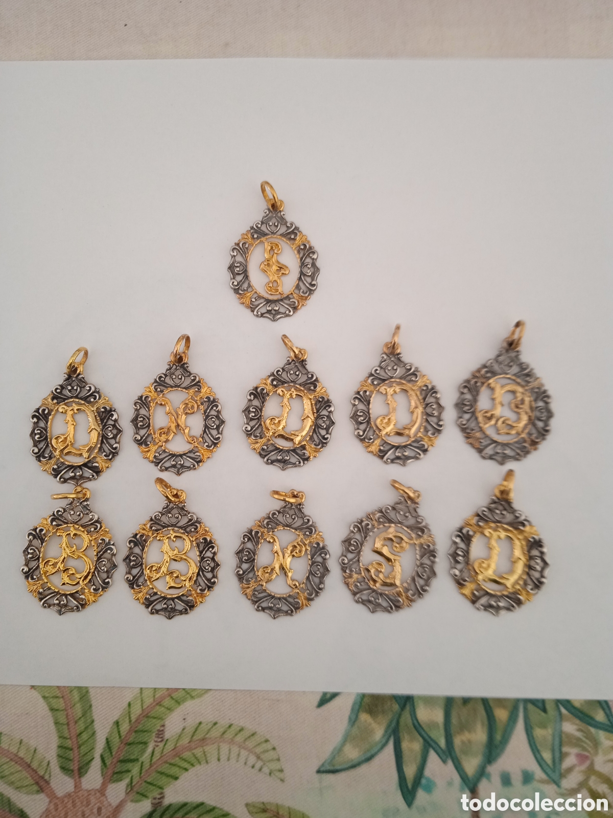 Antig&uuml;edades: Medalla de plata dorada - Foto 2