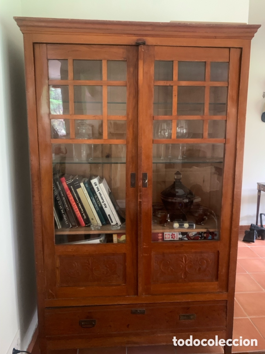 Antig&uuml;edades: Vitrina de madera - Foto 1