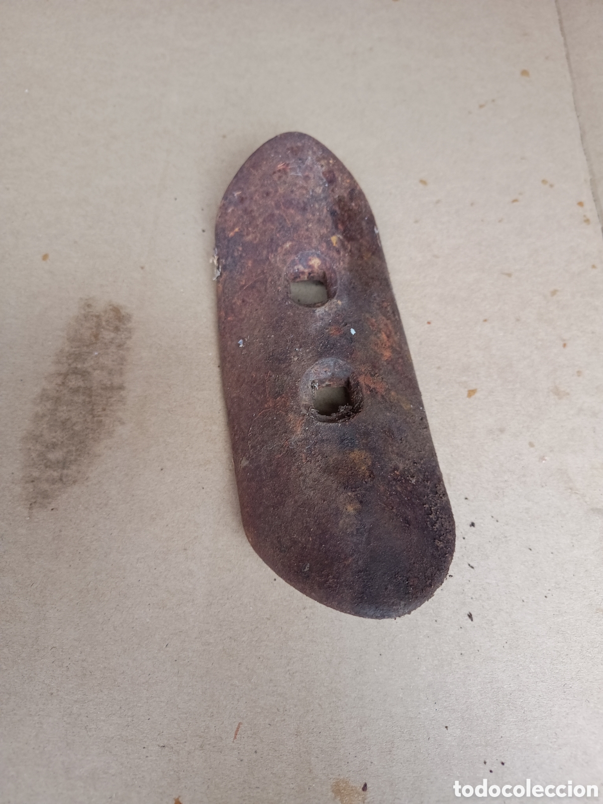 Antig&uuml;edades: Reja de arado de tractor desgastada - Foto 1
