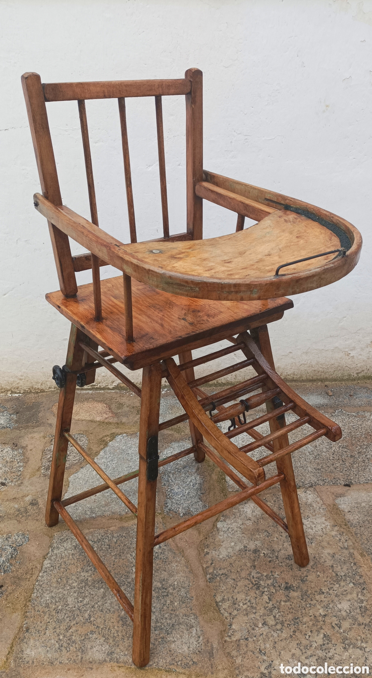 Antiguidades: Trona antig&uuml;a de madera