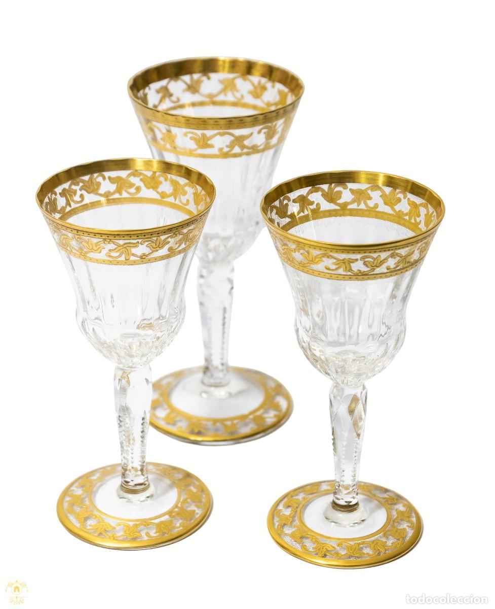 Copas De Vino De Cristal Vintage Ornamentadas De Lujo Imagen de