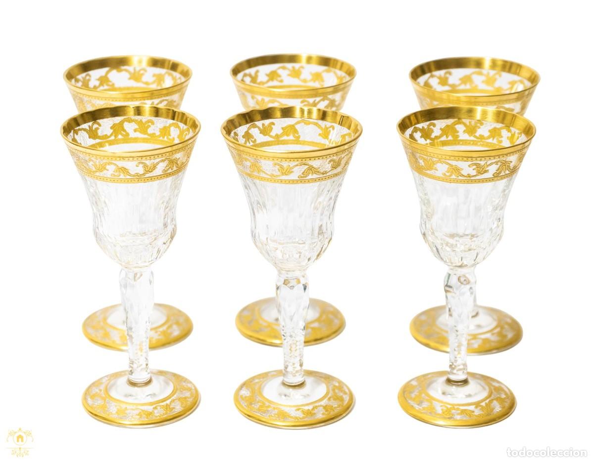 Copas De Vino De Cristal Vintage Ornamentadas De Lujo Imagen de