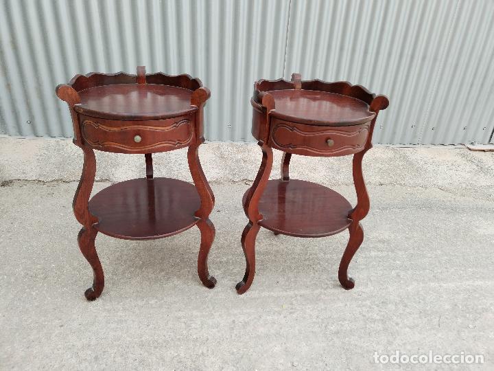Antig&uuml;edades: pareja de mesillas de caoba - Foto 2