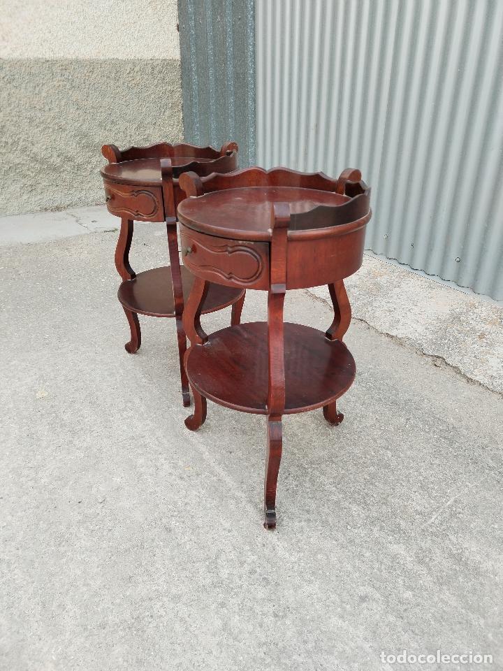 Antig&uuml;edades: pareja de mesillas de caoba - Foto 5