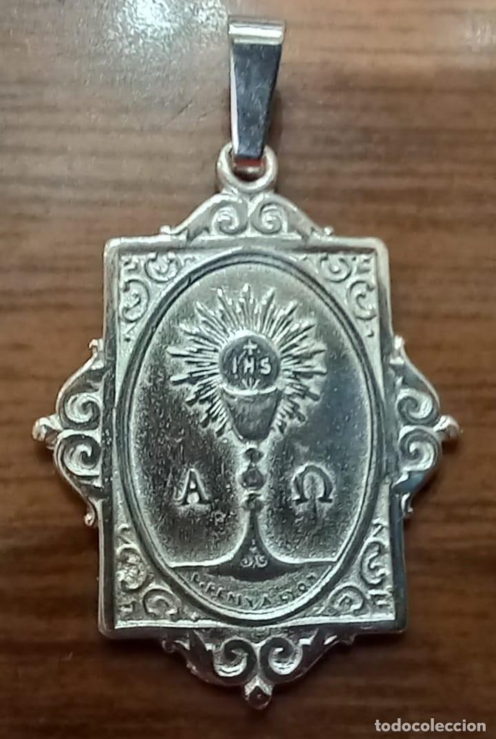 Antig&uuml;edades: medalla rectangular cerco comunion caliz en plata de ley - 20x25mm + anilla - Foto 1