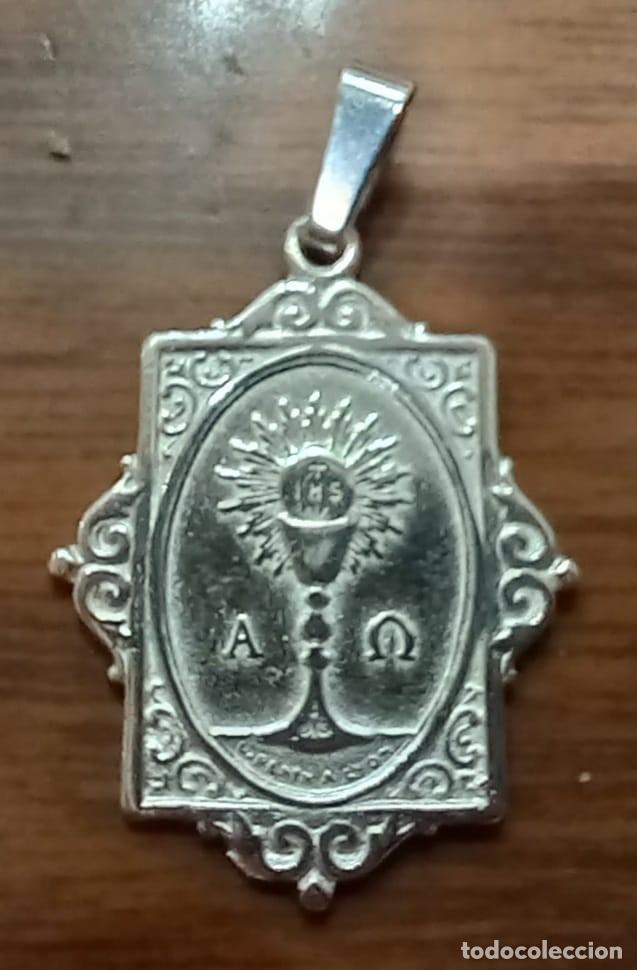 Antig&uuml;edades: medalla rectangular cerco comunion caliz en plata de ley - 20x25mm + anilla - Foto 2