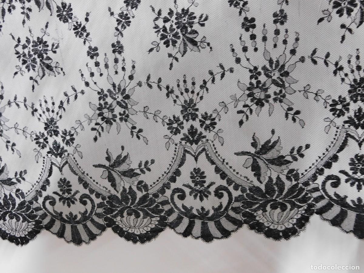 antigua mantilla de encaje negro - motivos flor - Compra venta en  todocoleccion