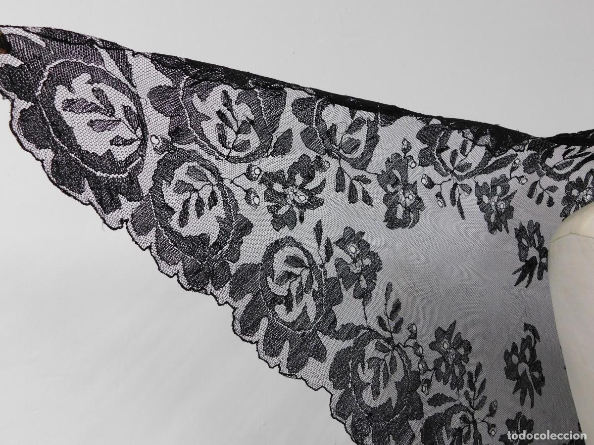 Antig&uuml;edades: PEQUE&Ntilde;A MANTILLA DE ENCAJE - Foto 2