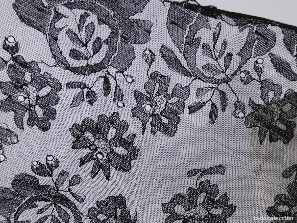 Antig&uuml;edades: PEQUE&Ntilde;A MANTILLA DE ENCAJE - Foto 3