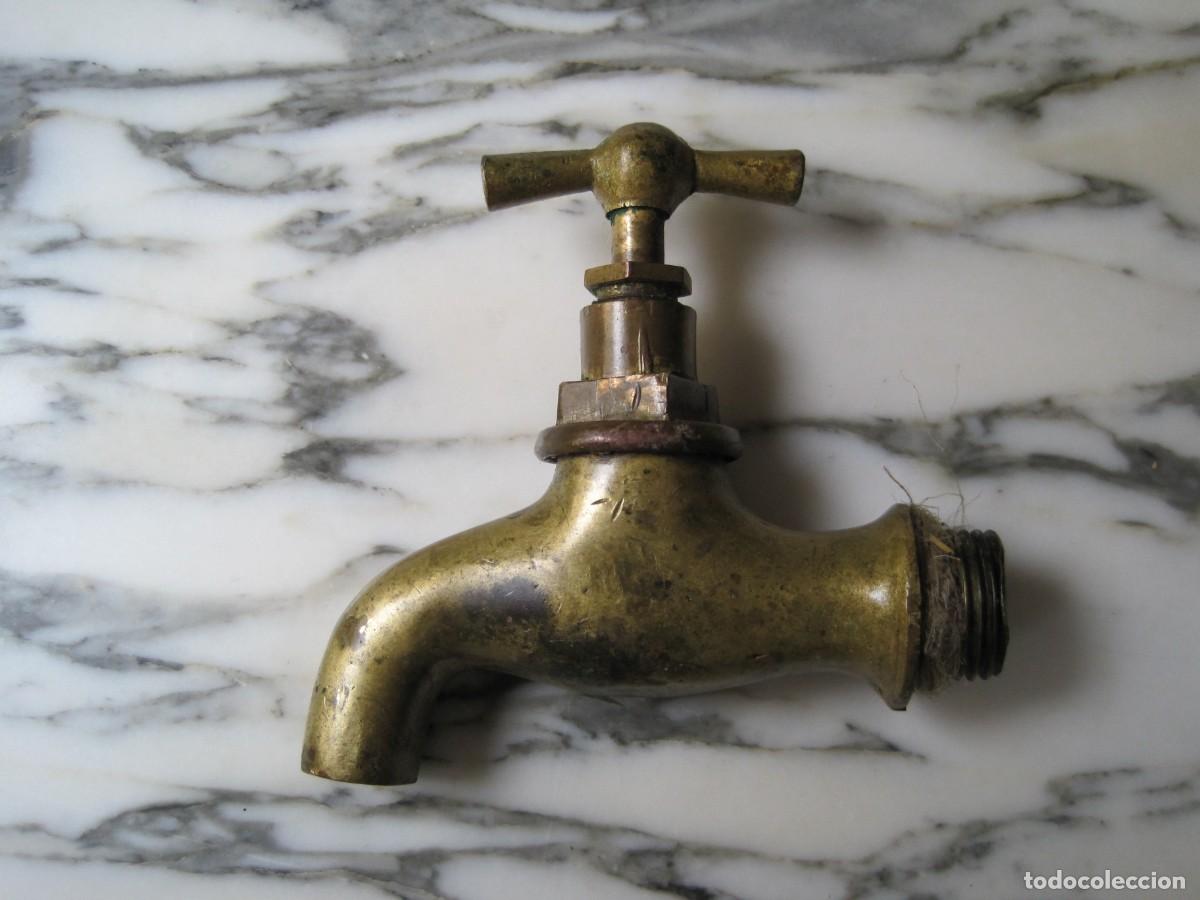Antig&uuml;edades: ANTIGUO GRIFO DE BRONCE - Foto 1