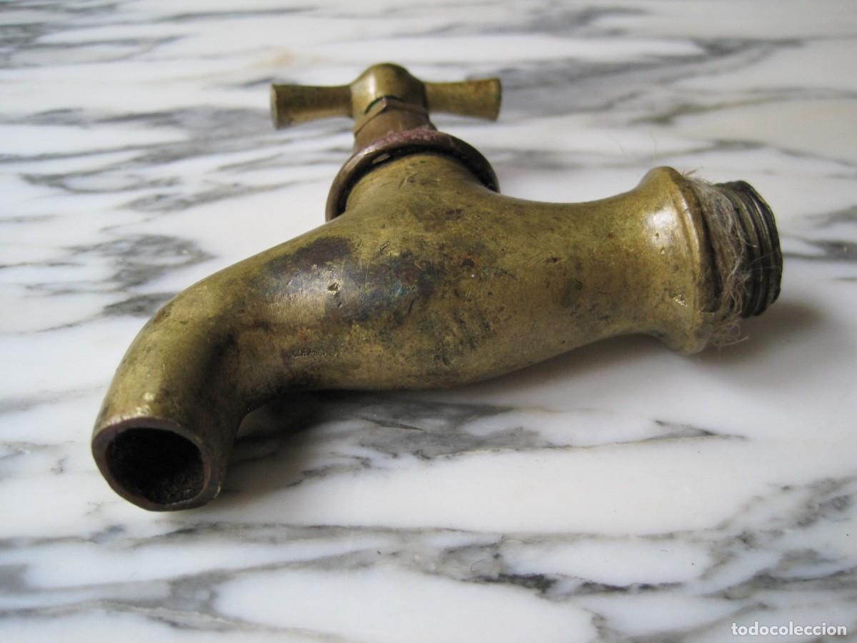 Antig&uuml;edades: ANTIGUO GRIFO DE BRONCE - Foto 2
