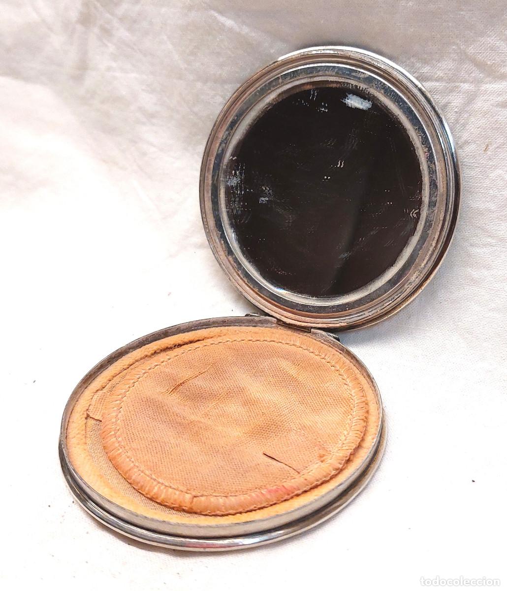 Antig&uuml;edades: Polvera con Espejo Cinzelada a&ntilde;os 40. Med. 7 cm - Foto 2