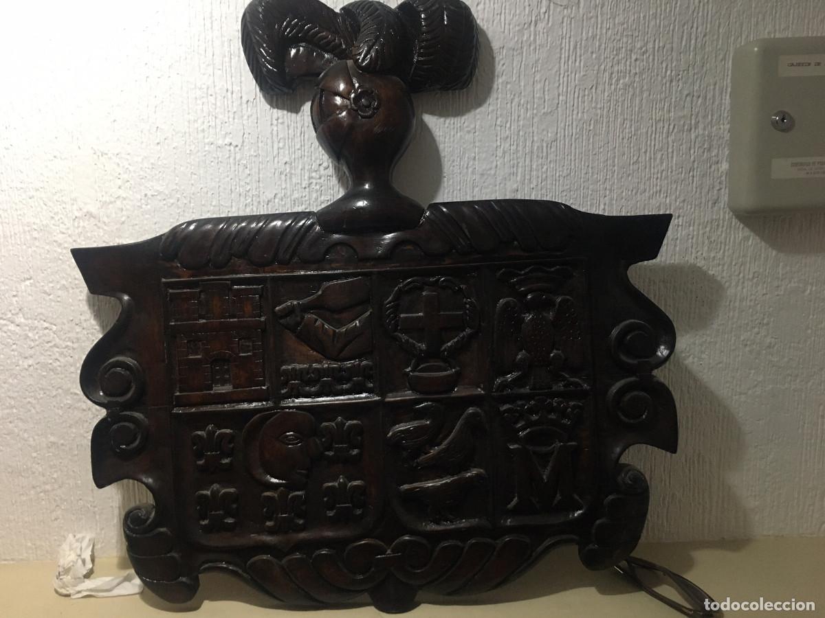 Antig&uuml;edades: escudo madera - Foto 1