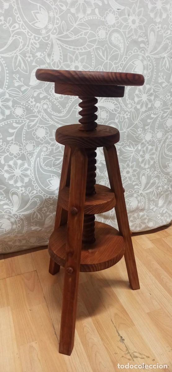 Antig&uuml;edades: Taburete pintor en madera - Foto 1
