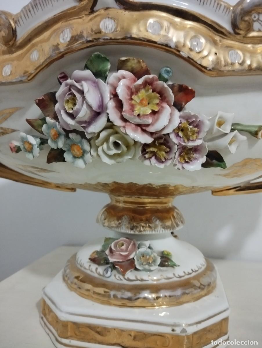 Antig&uuml;edades: Gran centro de mesa de porcelana - Foto 2