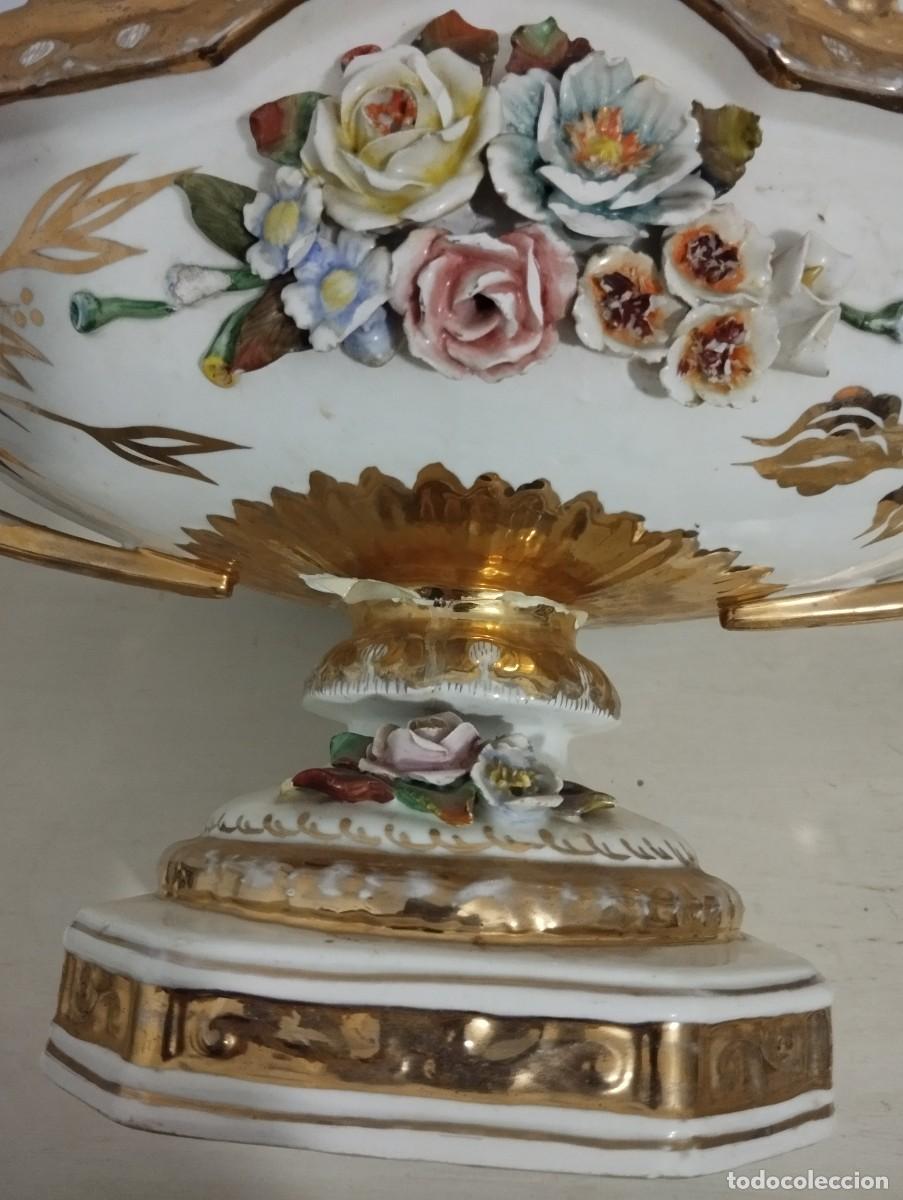 Antig&uuml;edades: Gran centro de mesa de porcelana - Foto 8