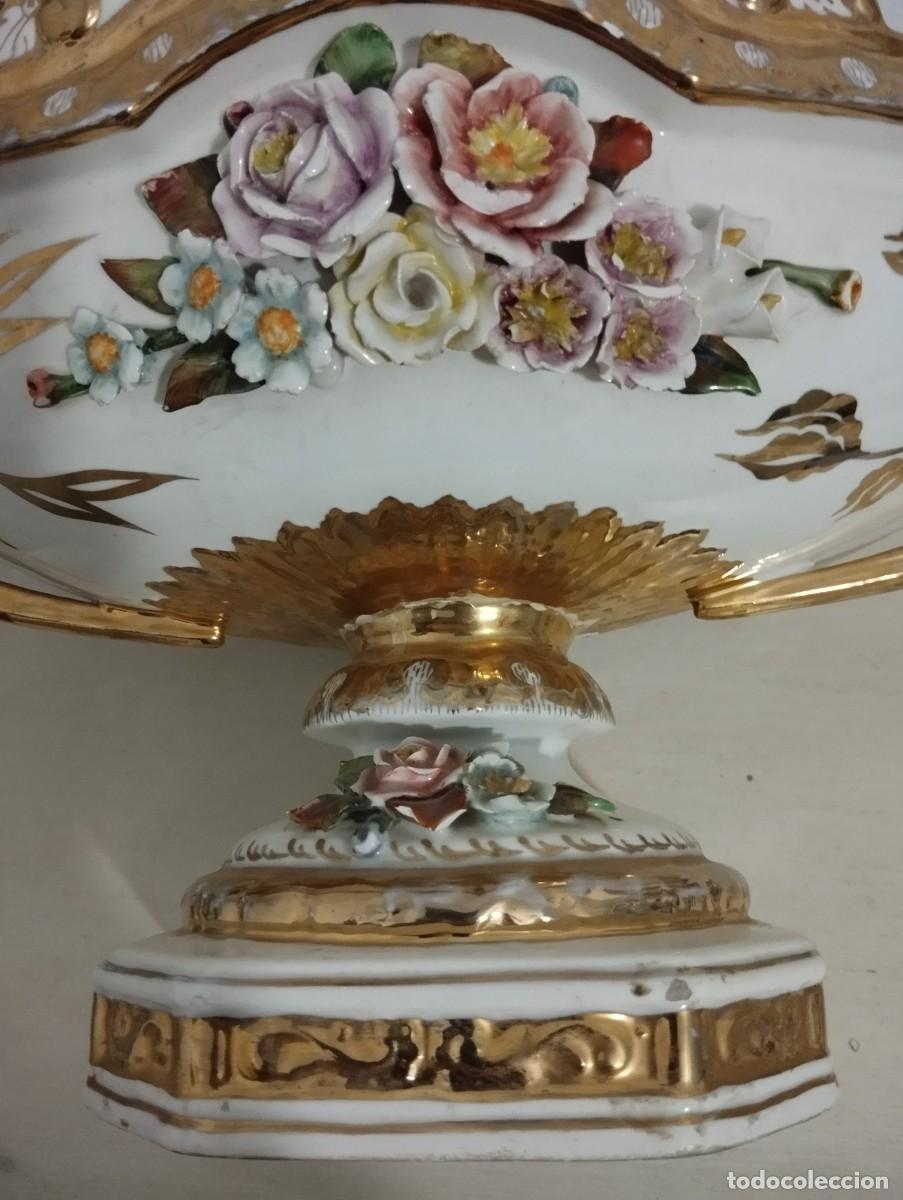 Antig&uuml;edades: Gran centro de mesa de porcelana - Foto 9