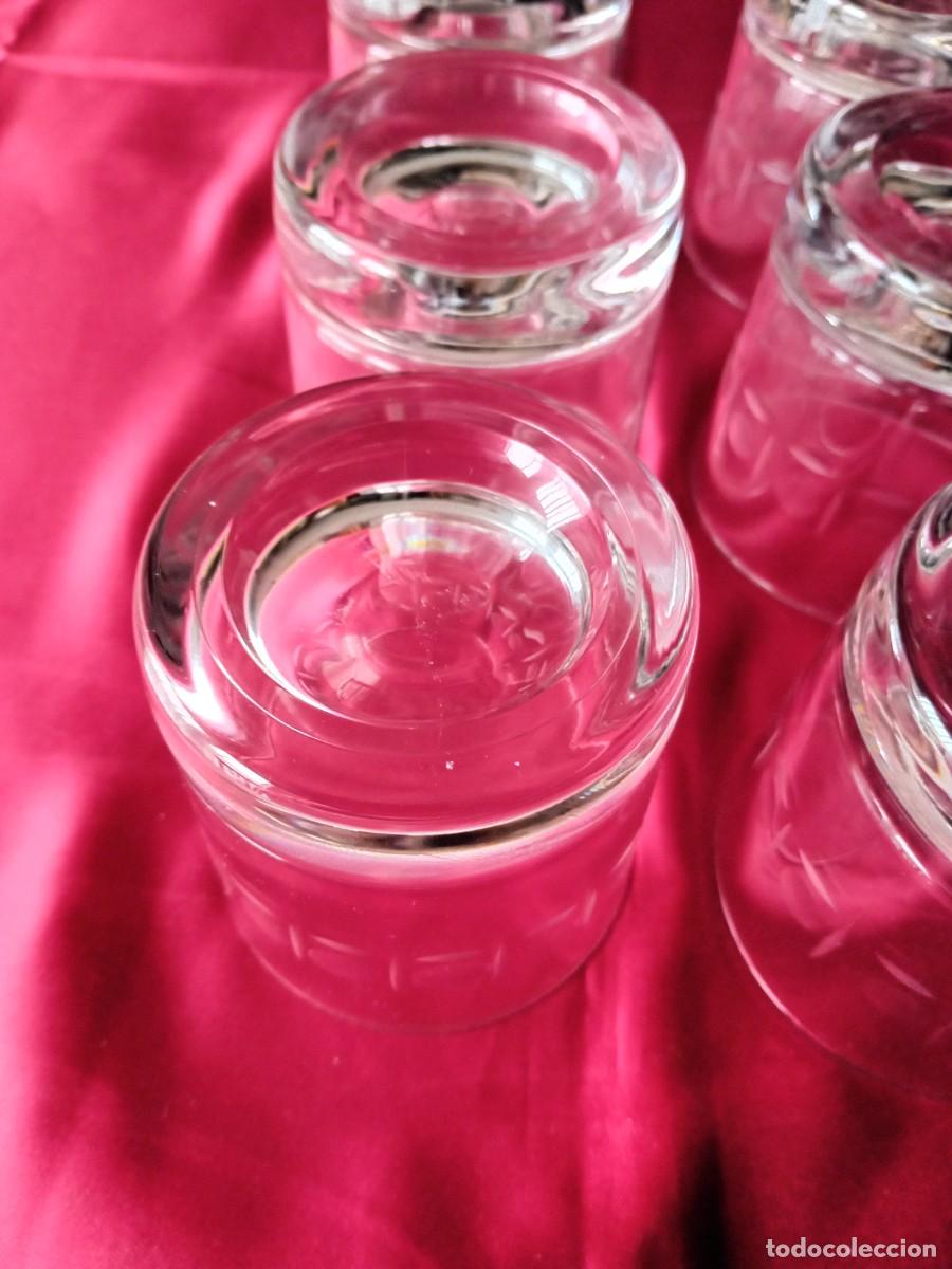 Antig&uuml;edades: 6 vasos anchos tallados - Foto 4