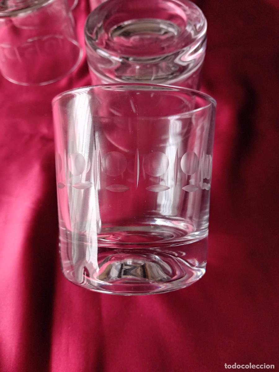 Antig&uuml;edades: 6 vasos anchos tallados - Foto 5