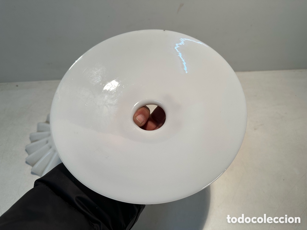 Antig&uuml;edades: DOS TULIPAS DE OPALINA BLANCA ANTIGUAS. - Foto 3