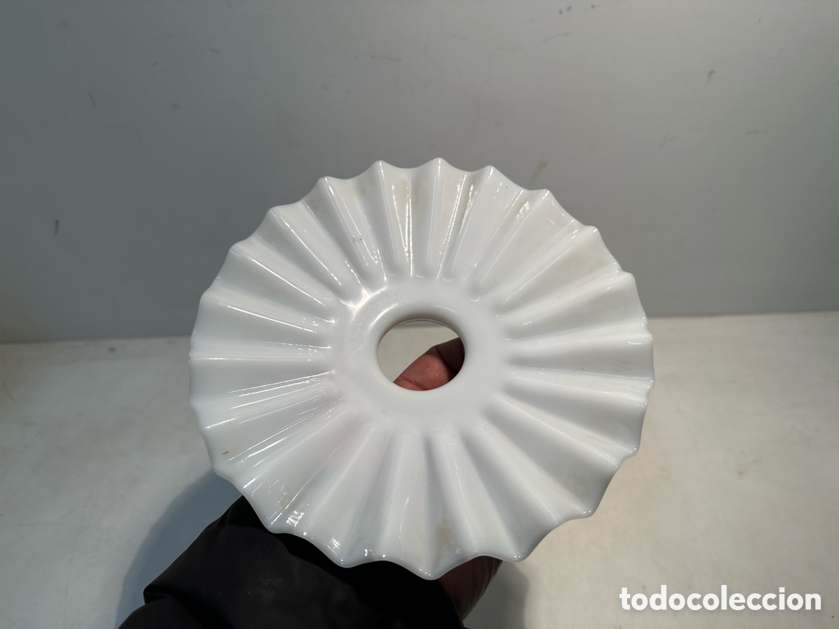 Antig&uuml;edades: DOS TULIPAS DE OPALINA BLANCA ANTIGUAS. - Foto 6