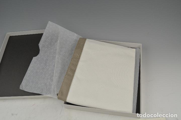 Antig&uuml;edades: Bolsa de mano Loewe con caja original. - Foto 2
