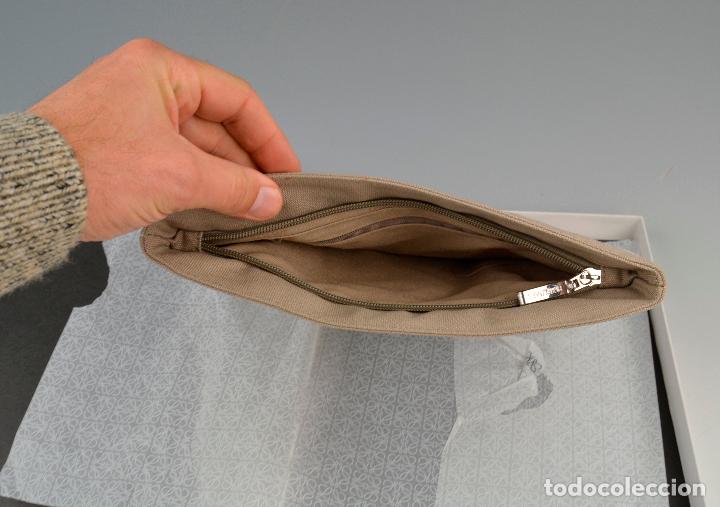 Antig&uuml;edades: Bolsa de mano Loewe con caja original. - Foto 3
