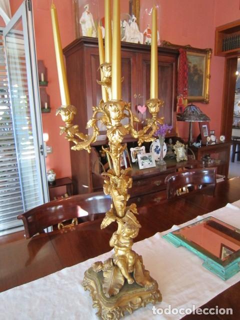 Antig&uuml;edades: Pareja de candelabros dorados de bronce y ormolu - Foto 2