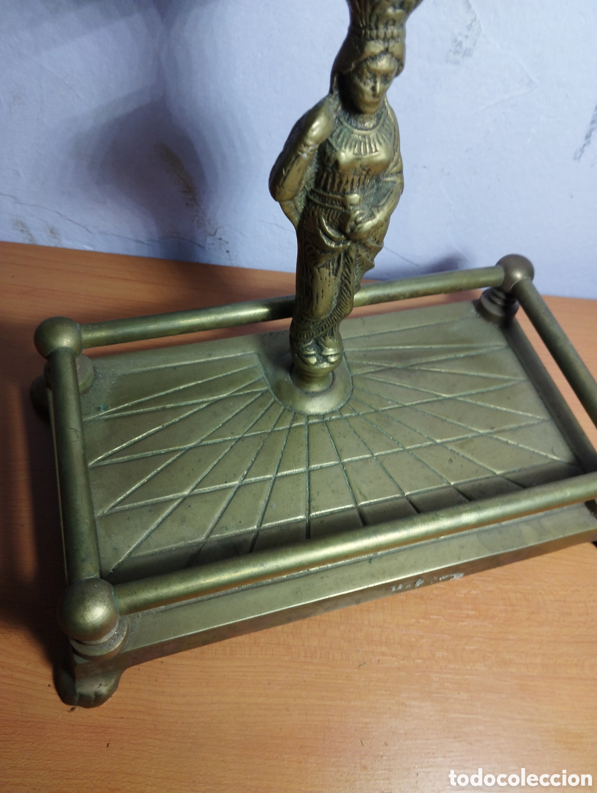 Antig&uuml;edades: Candelabro lat&oacute;n mujer - Foto 2