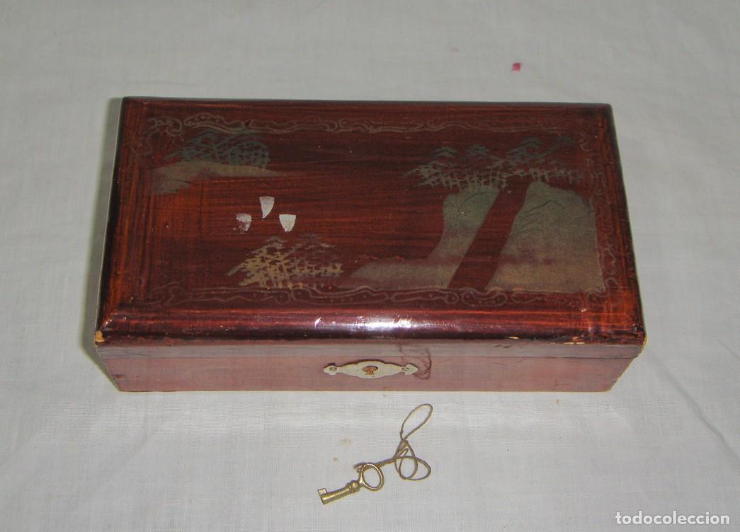 Antig&uuml;edades: Antigua Caja China. Con llave - Foto 1