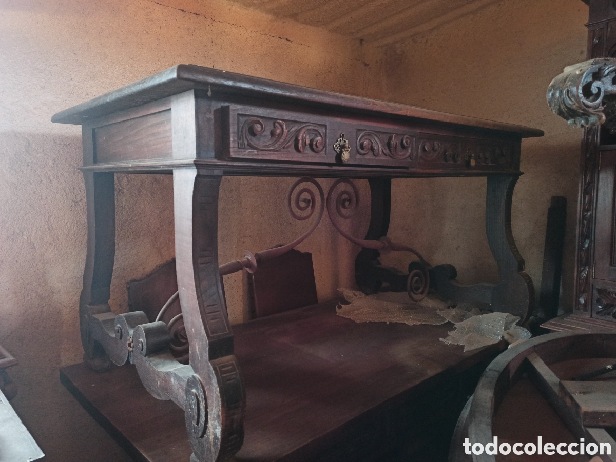 Antig&uuml;edades: Mesa con cajones y fiadores de forja - Foto 1
